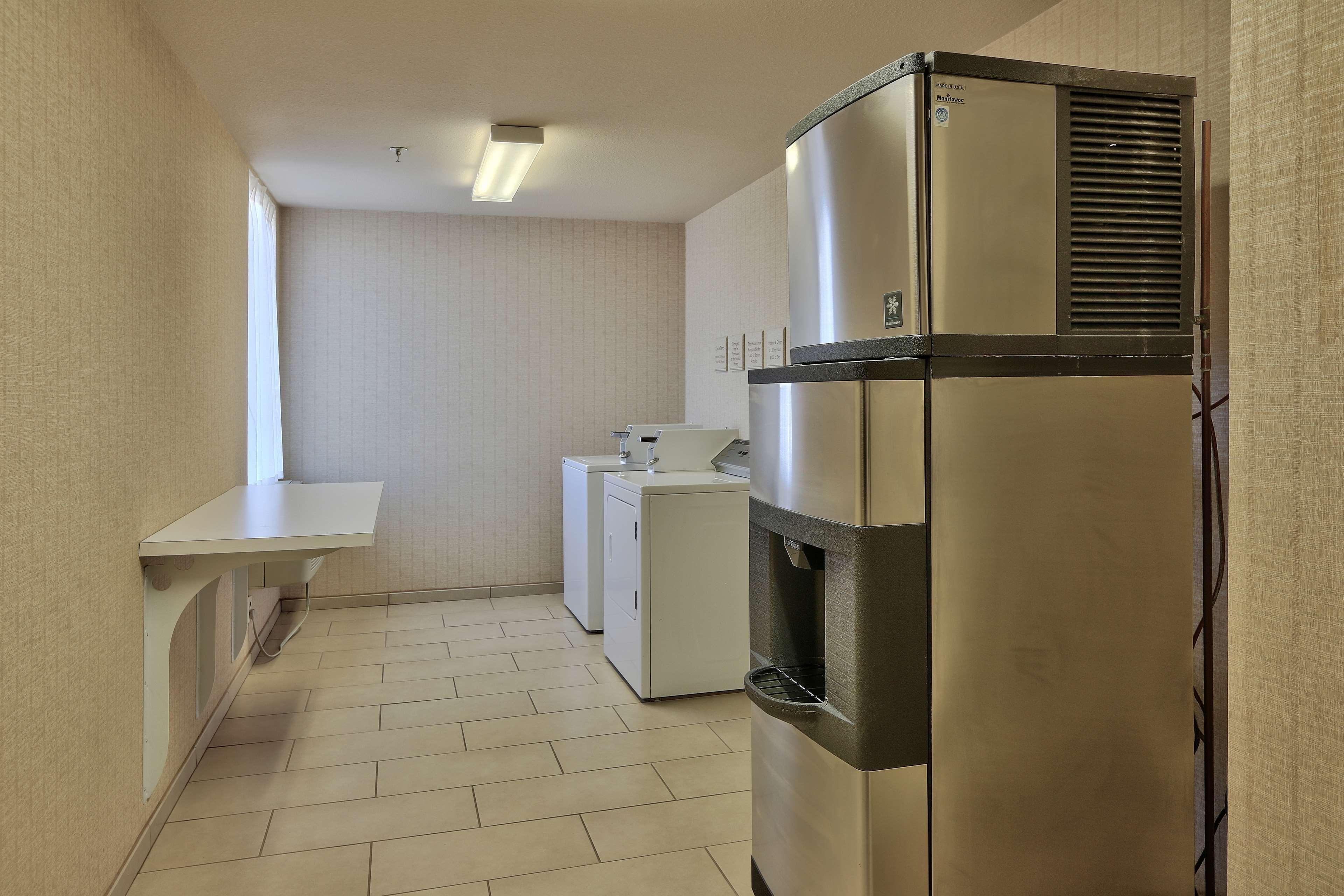 Hilton Garden Inn Albuquerque Airport Екстериор снимка