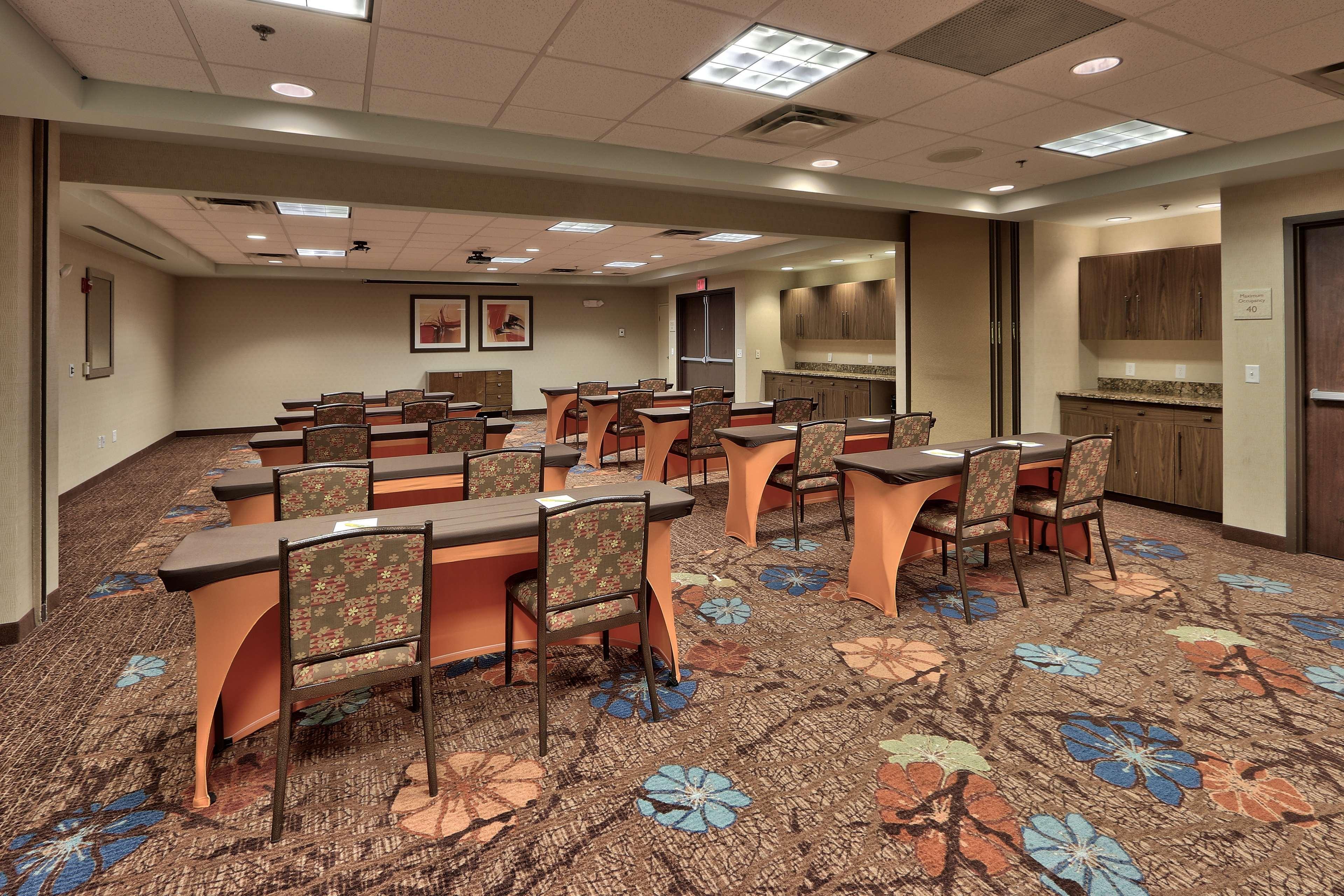 Hilton Garden Inn Albuquerque Airport Екстериор снимка