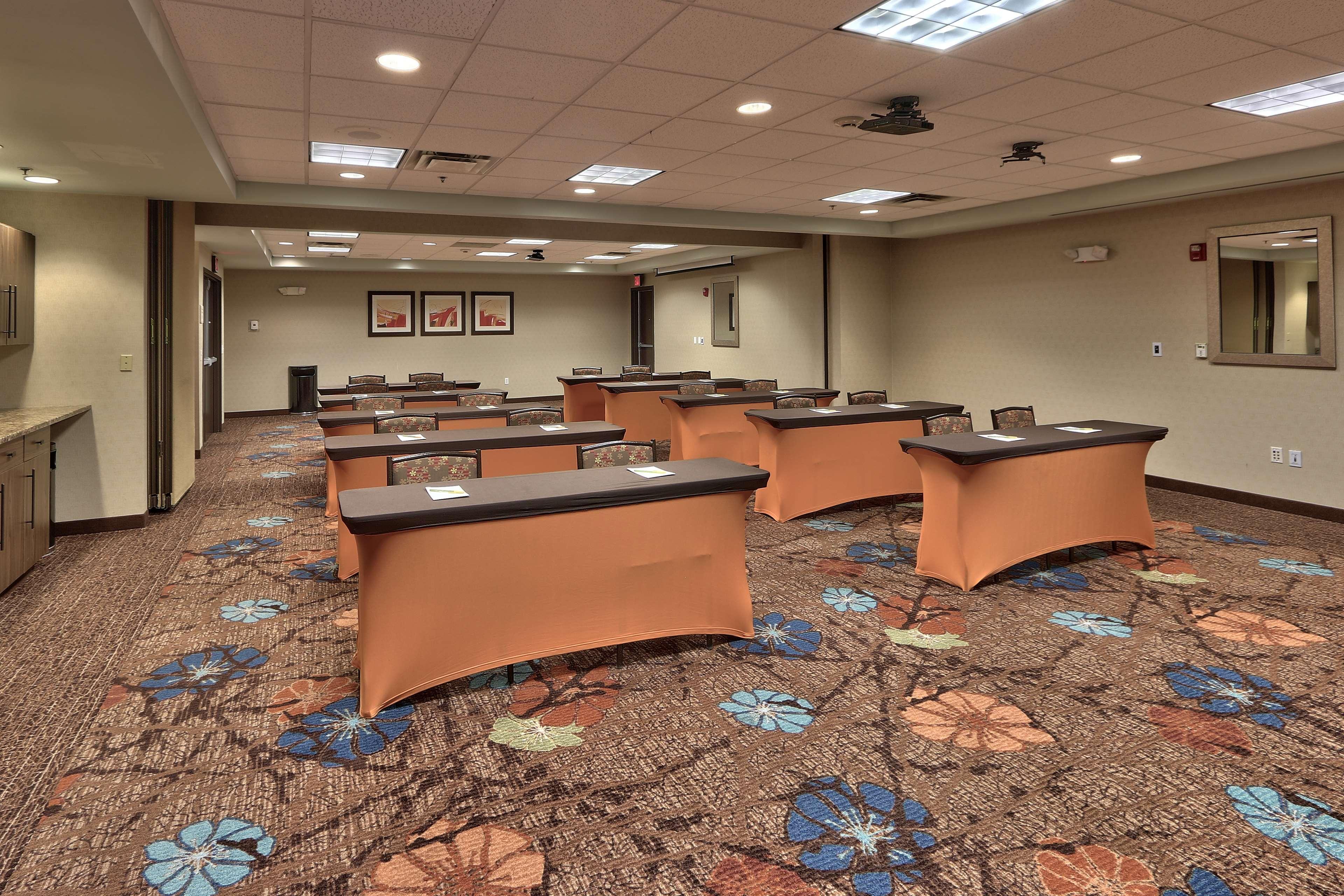 Hilton Garden Inn Albuquerque Airport Екстериор снимка