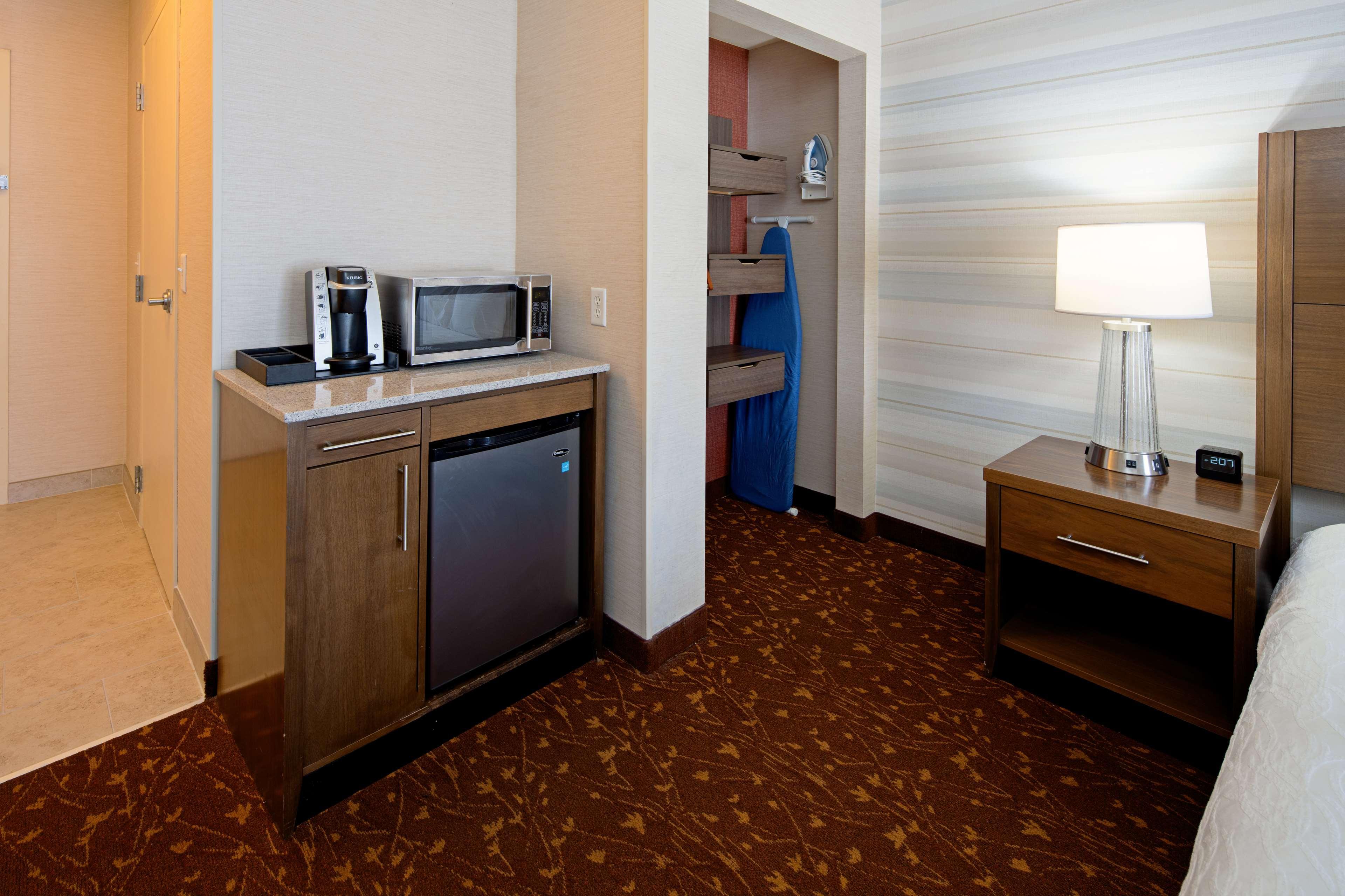Hilton Garden Inn Albuquerque Airport Екстериор снимка